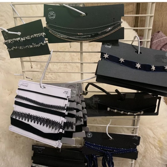 WHOLESALE Lot Of 24 Necklaces Sets Chokers NWT - Picture 3 of 3